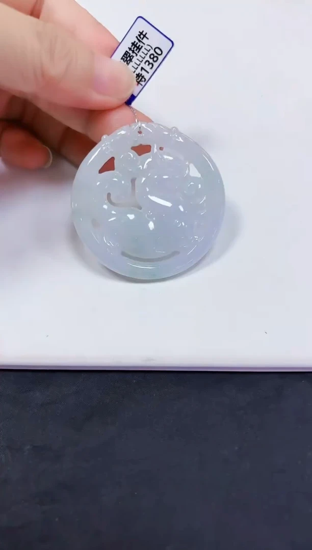 颈饰未镶嵌翡翠挂件