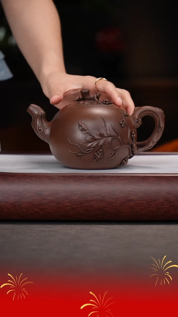 茶壶紫砂 唐凤之/紫泥/松鼠葡萄/400c