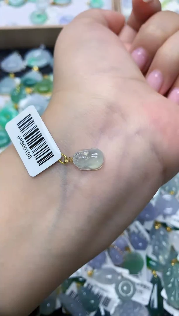 颈饰18K金镶嵌翡翠1111111111