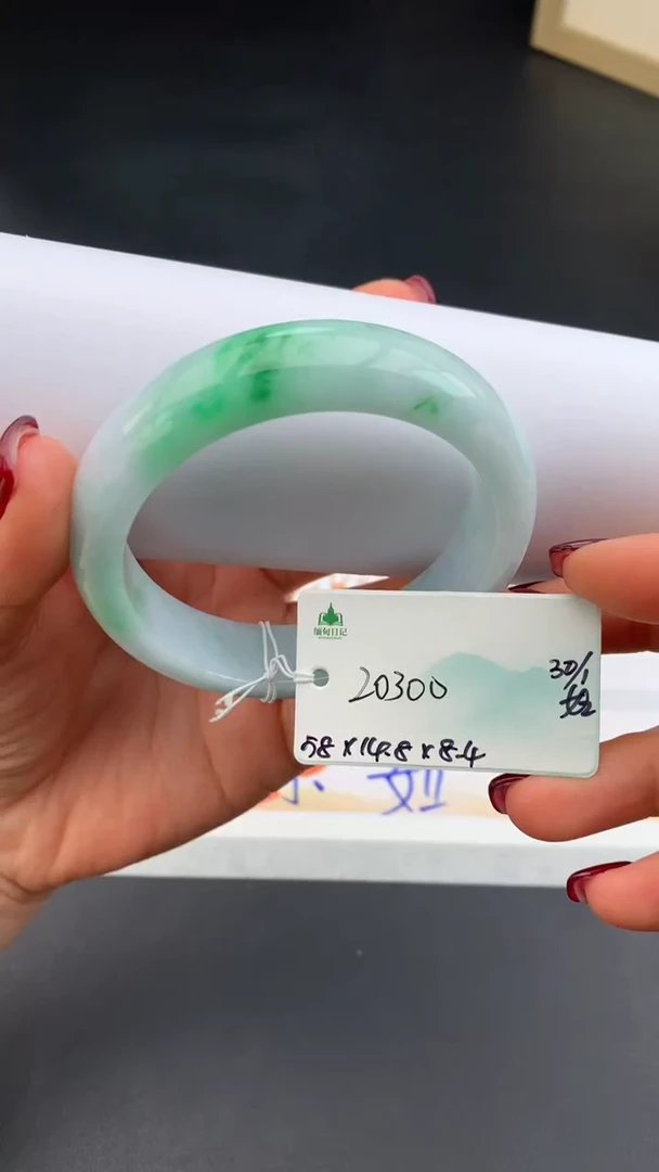 【闪购商品】翡翠手镯未镶嵌下单联系客服核对地址哦