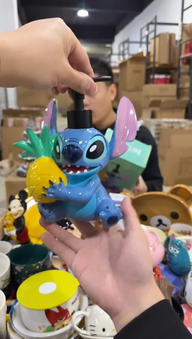 瓷片史迪仔抱菠萝按压瓶