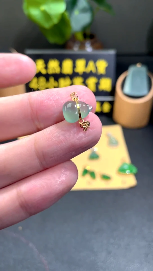 颈饰18K金镶嵌翡翠翡翠A货