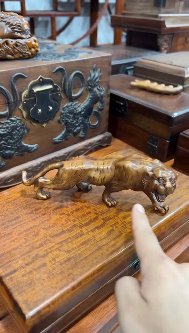 胡*老虎摆件11111