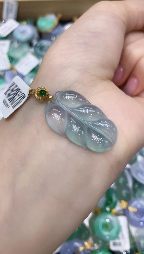 翡翠18K金镶嵌颈饰111111111111