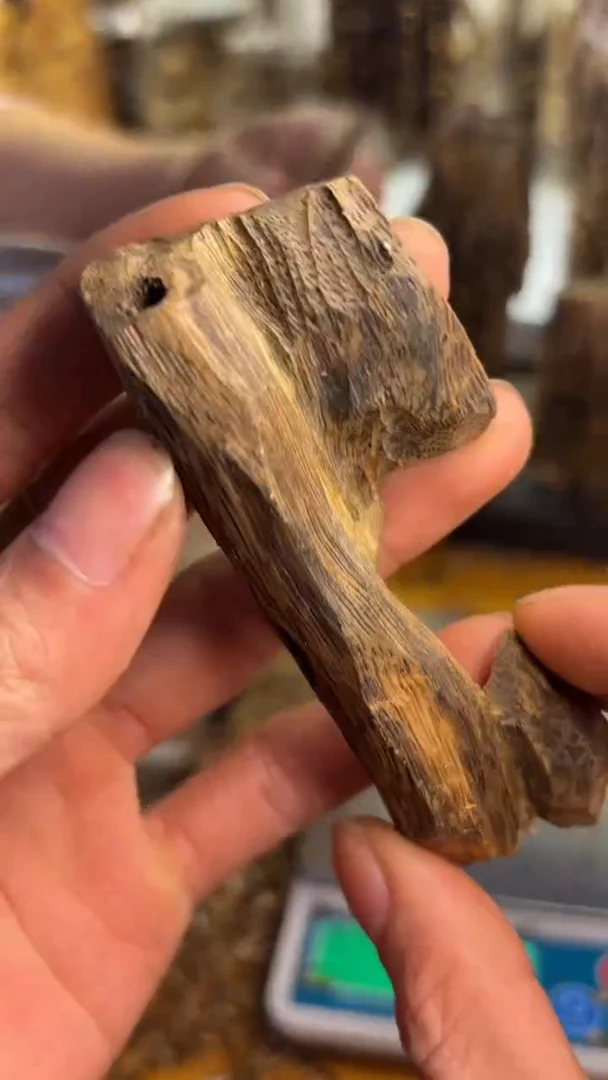 沉香沉香碎屑蓝宝石品种14.7克