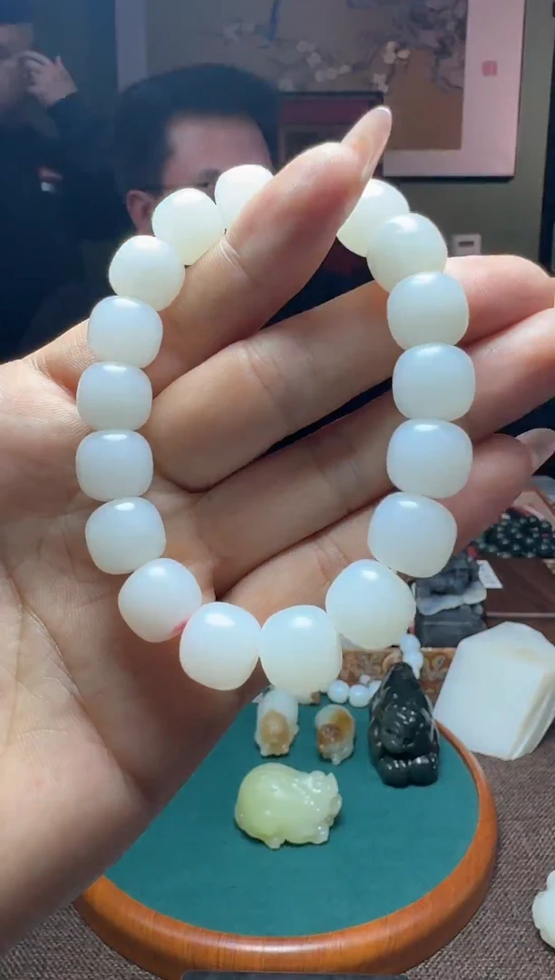 颈饰未镶嵌和田玉小****月白玉