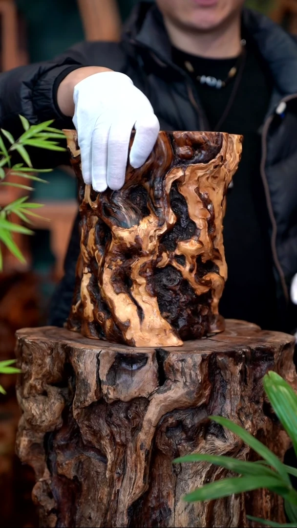 木雷击枣木笔筒