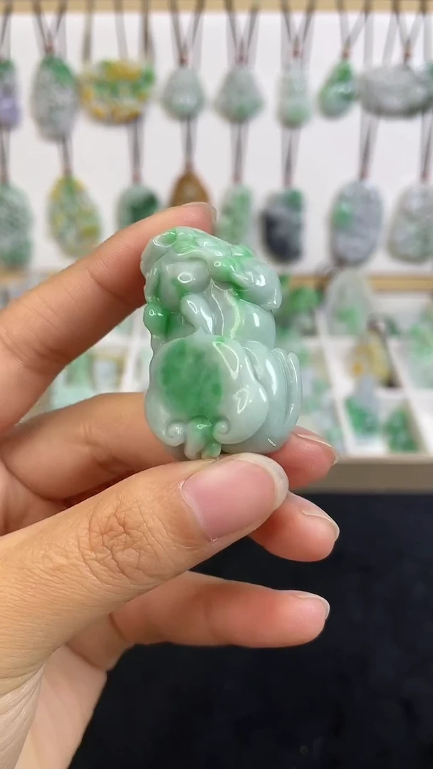 颈饰未镶嵌翡翠1