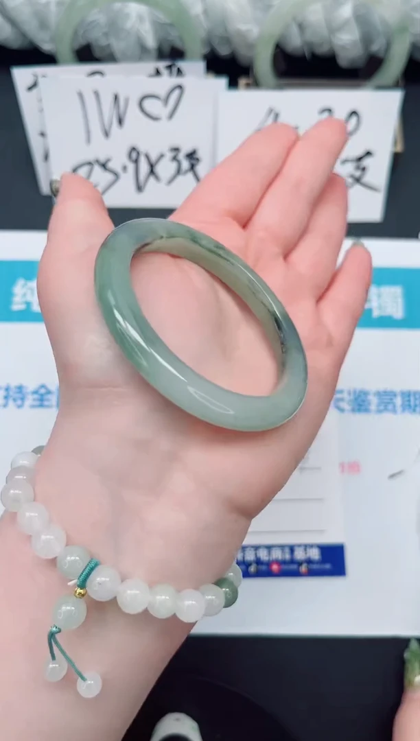 【闪购商品】石英质玉手镯未镶嵌b82