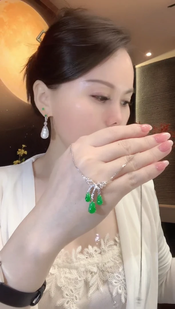 套链18K金镶嵌翡翠A97