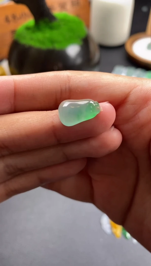 颈饰未镶嵌翡翠翡翠冰种福瓜