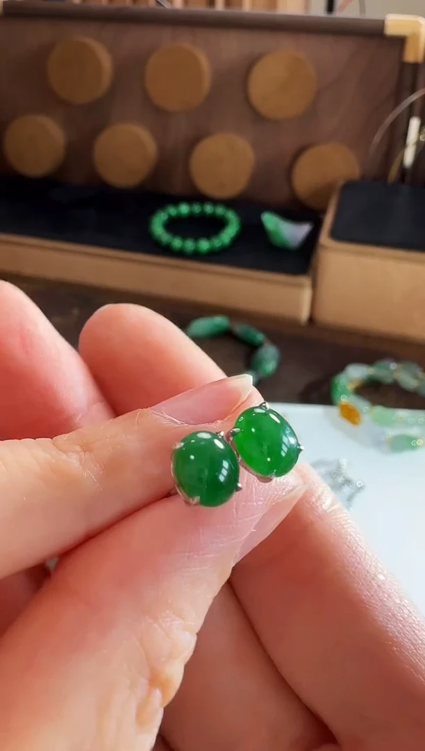 18K金镶嵌翡翠耳饰耳饰