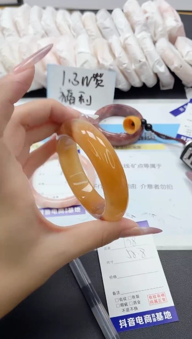 石英质玉手镯未镶嵌198/58.8
