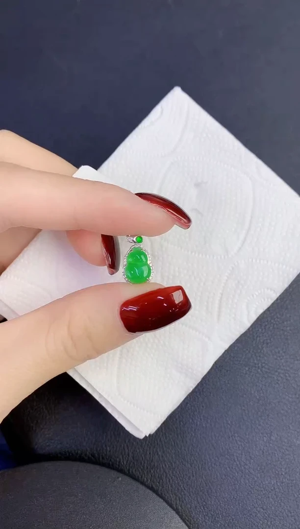 颈饰18K金镶嵌翡翠缅甸天然翡翠A货