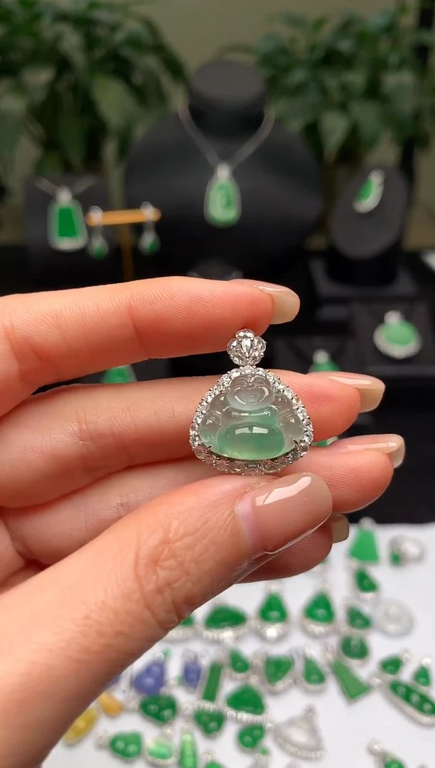 颈饰18K金镶嵌翡翠佛公