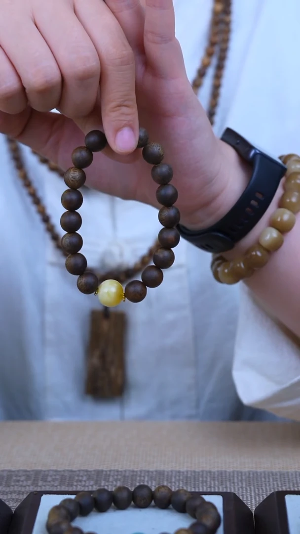 沉香手串10mm红骨凹身设计款单圈