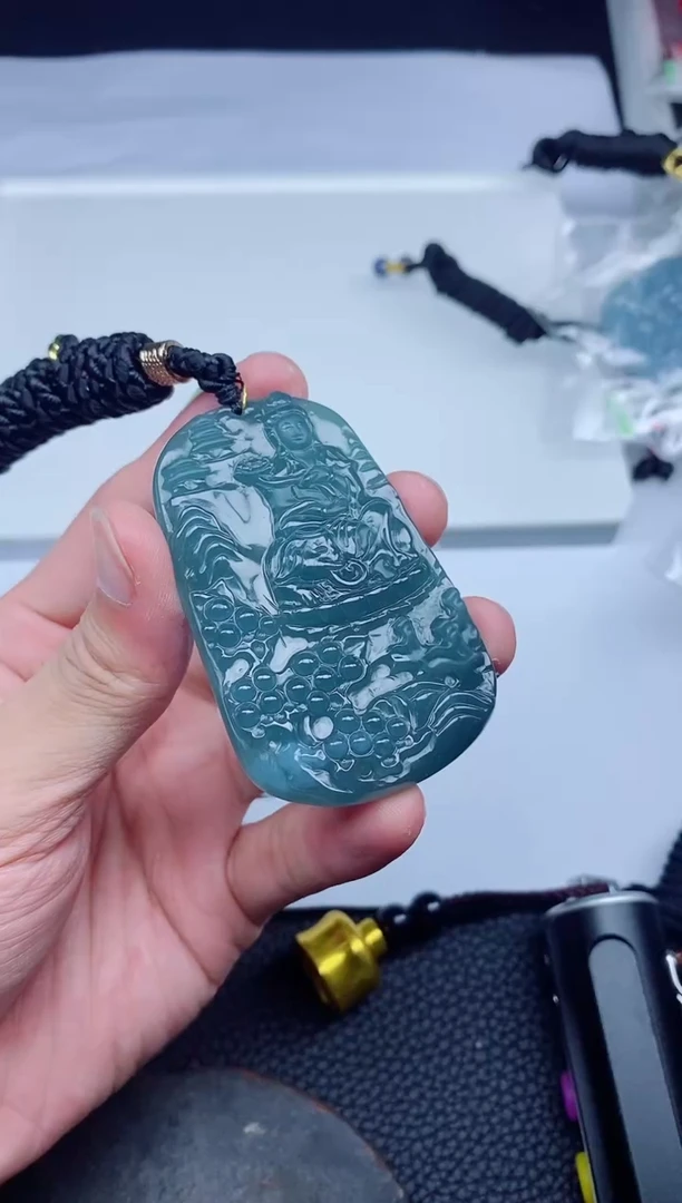 翡翠未镶嵌颈饰