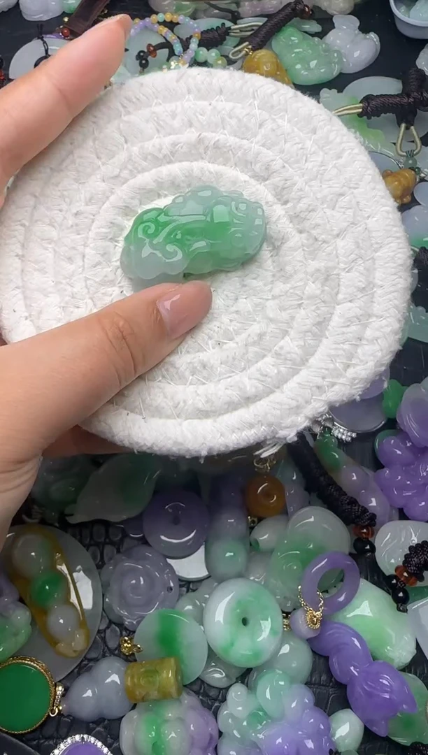 颈饰未镶嵌翡翠缅甸翡翠吊坠