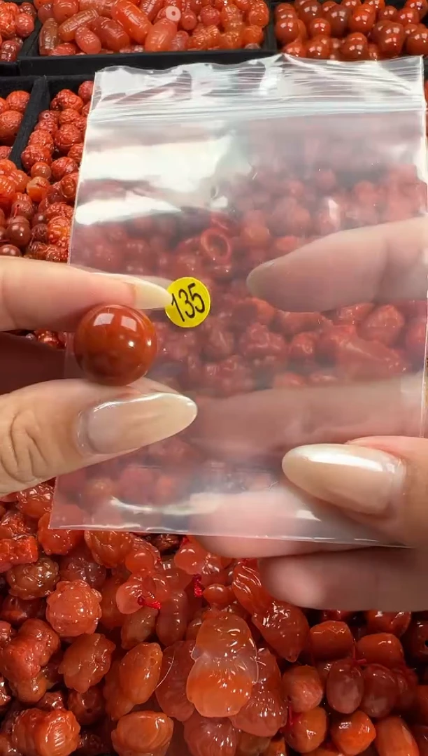 颈饰未镶嵌南红玛瑙1