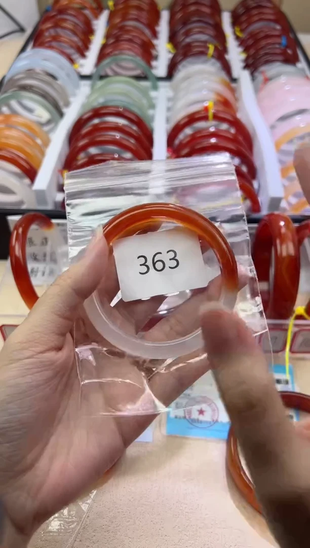 玛瑙/玉髓手镯未镶嵌55.1圈口*363