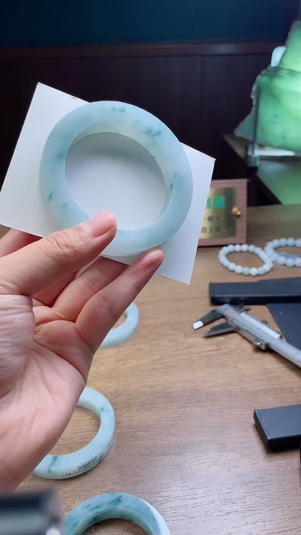 未镶嵌手镯定制翡翠常*姐定制