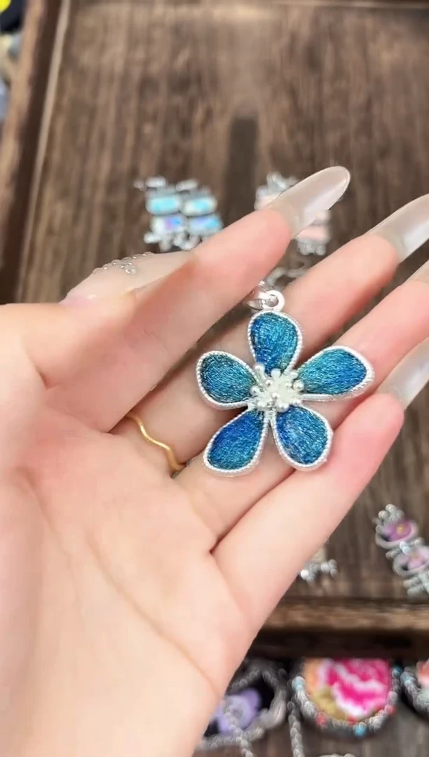 织绣小****?民族风非遗老绣苗银饰品783