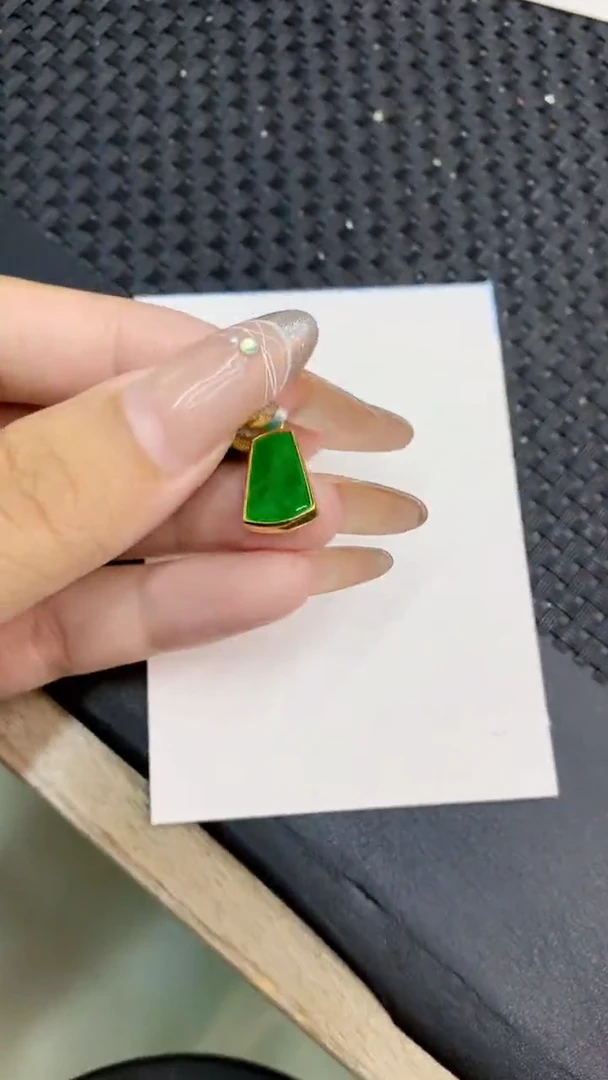 颈饰未镶嵌翡翠1