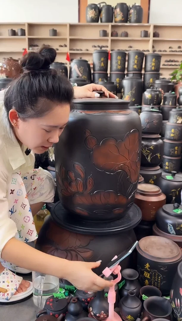罐瑕疵茶缸高51cm 荷花 148