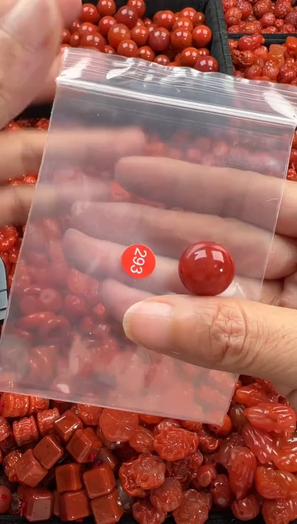 南红玛瑙未镶嵌颈饰1