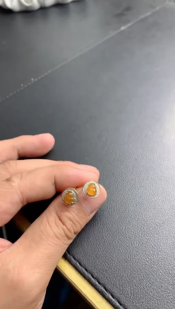 18K金镶嵌翡翠耳饰18K翡翠伴钻