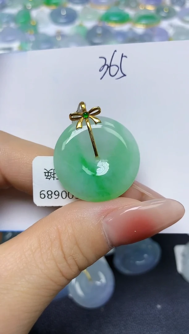 翡翠18K金镶嵌颈饰 天然缅甸翡翠A货