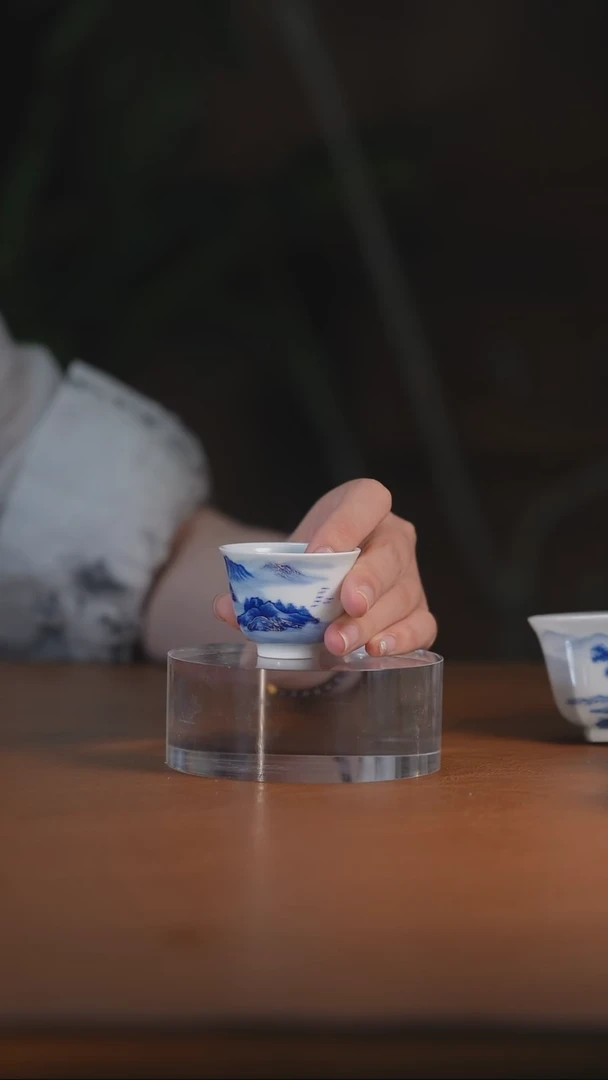 青花山水闻香杯