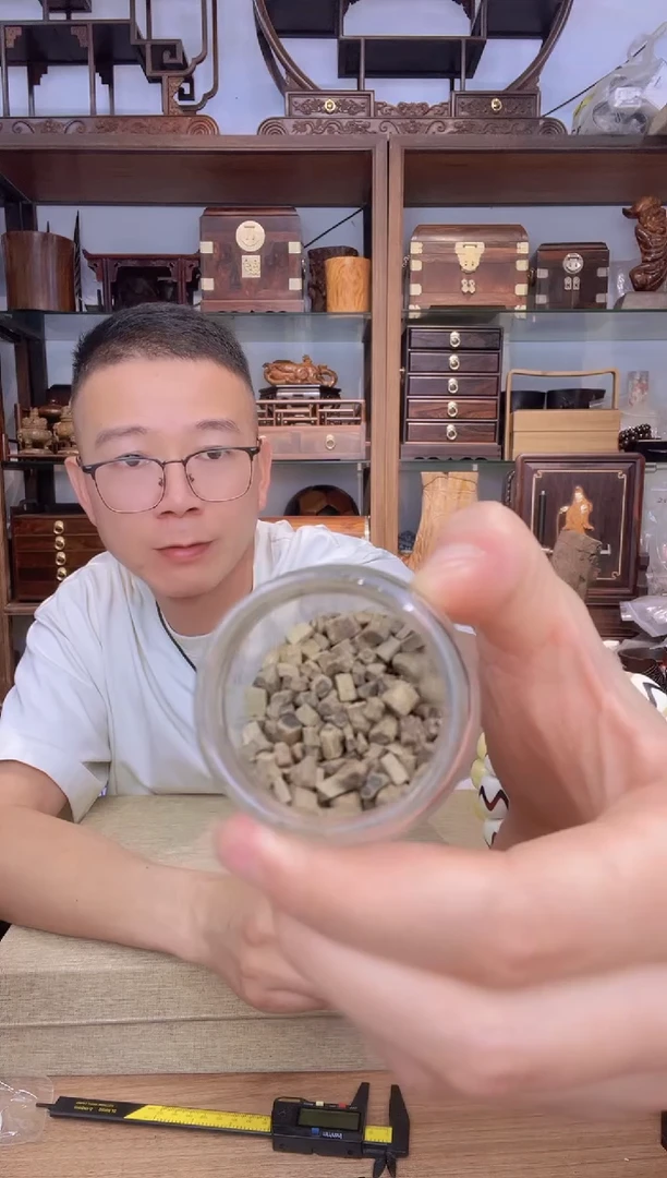 乌木类书架889老山檀阴沉颗粒碎料30克