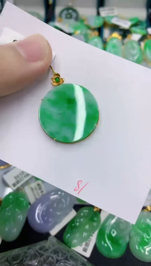 翡翠18K金镶嵌颈饰11111111111