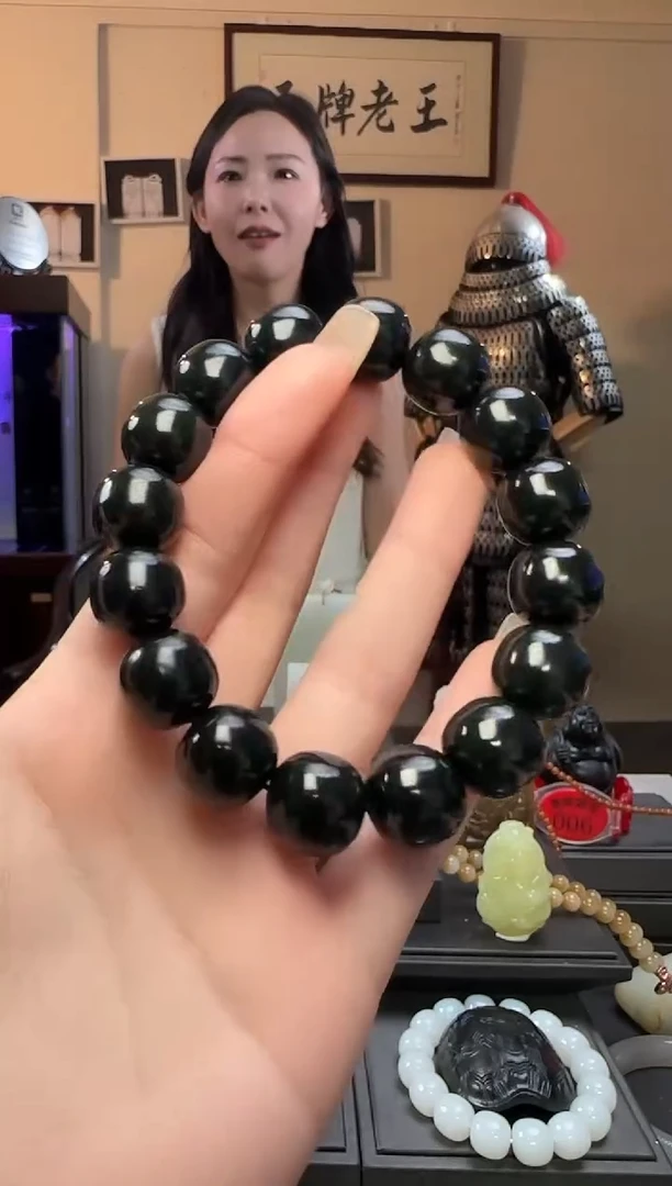 和田玉未镶嵌颈饰青玉老型手串