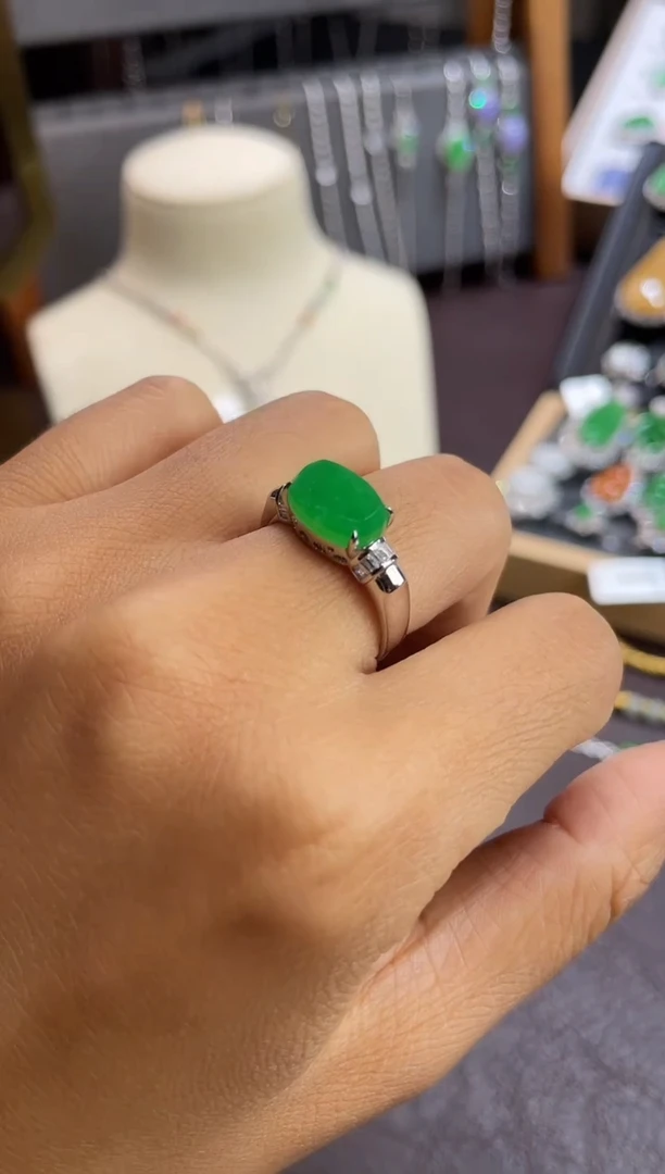 18K金镶嵌戒指翡翠ZHG01027-44