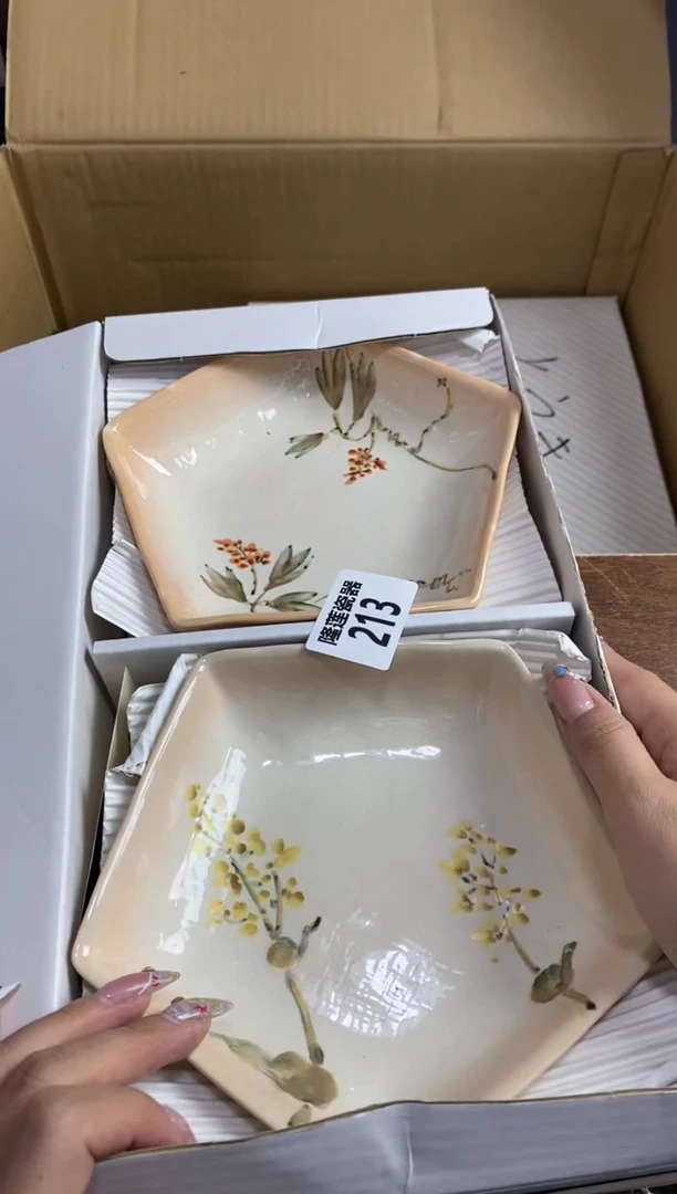 【闪购商品】瓷片隆莲瓷器欢迎大家