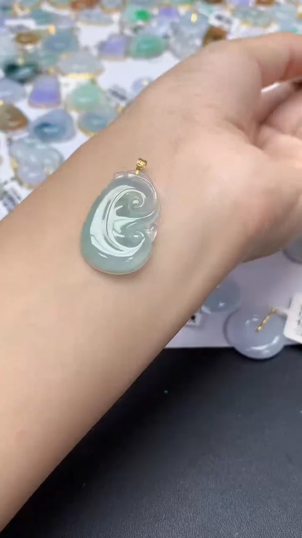 翡翠18K金镶嵌颈饰天然a货翡翠