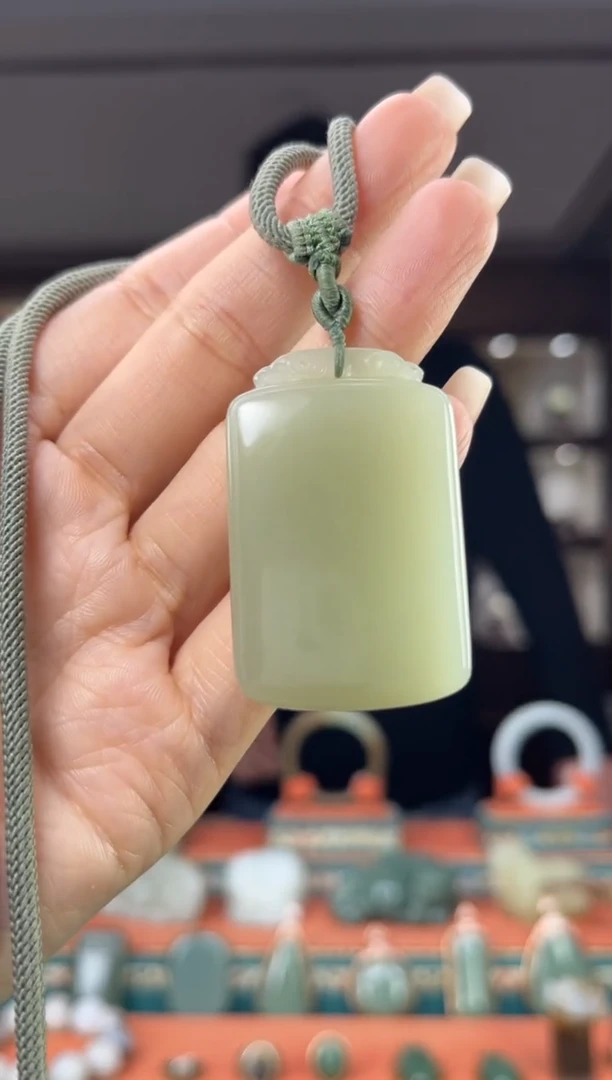 颈饰未镶嵌和田玉佩佩