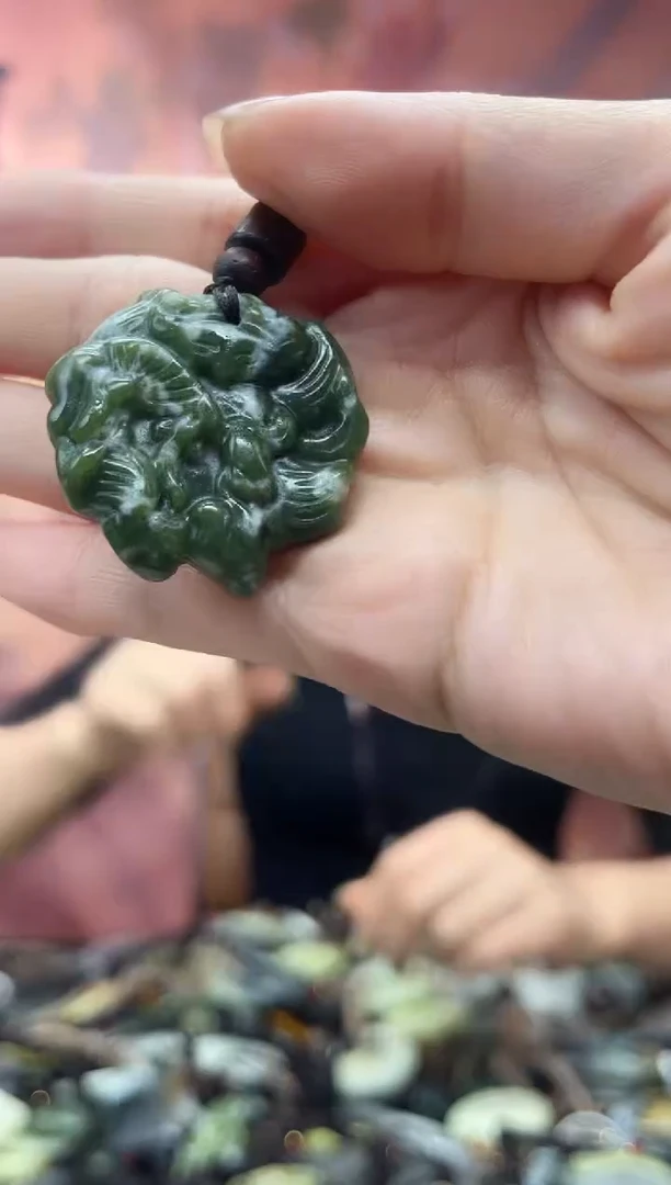 未镶嵌岫玉吊坠`