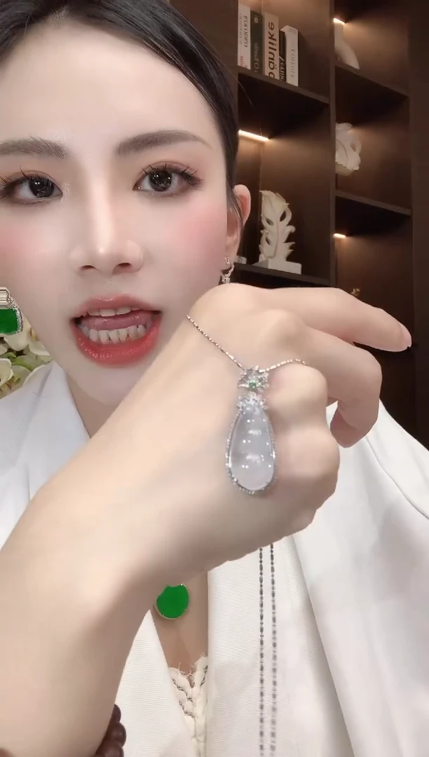 吊坠(不含链)18K金镶嵌翡翠A34