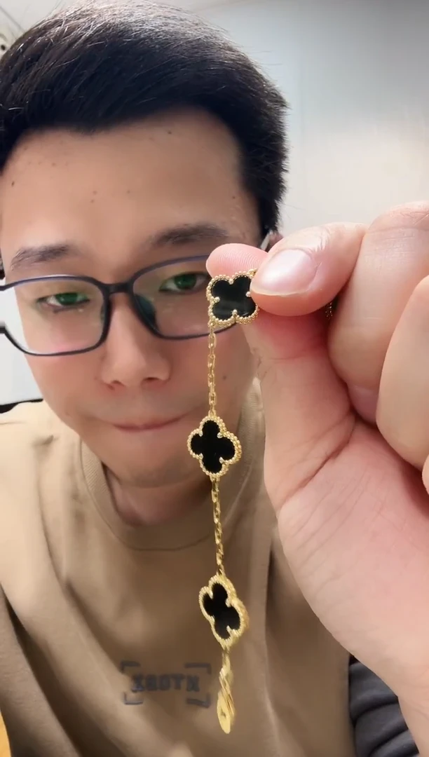 18K金镶嵌手链玛瑙/玉髓游**鱼黑色k黄，五花手链