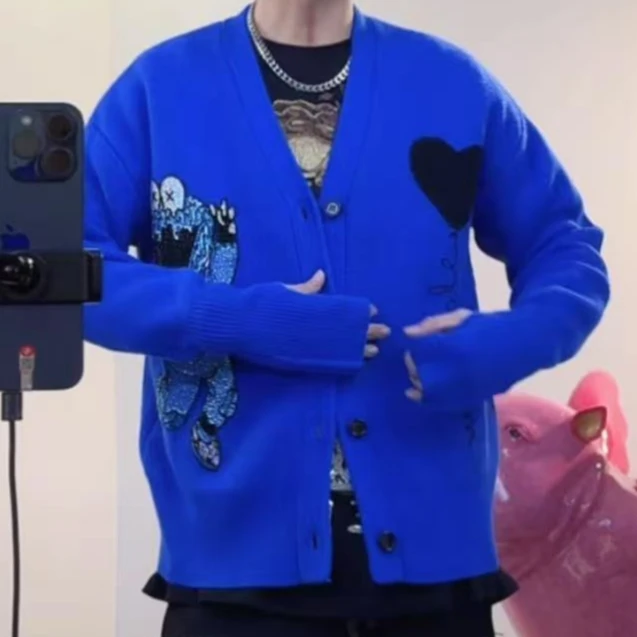 轻奢-TECHNO CHILLOUT HOUSE潮牌烫钻蓝色针织开衫S66C439002