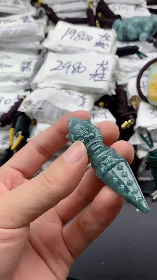 【闪购商品】翡翠未镶嵌颈饰555555555555