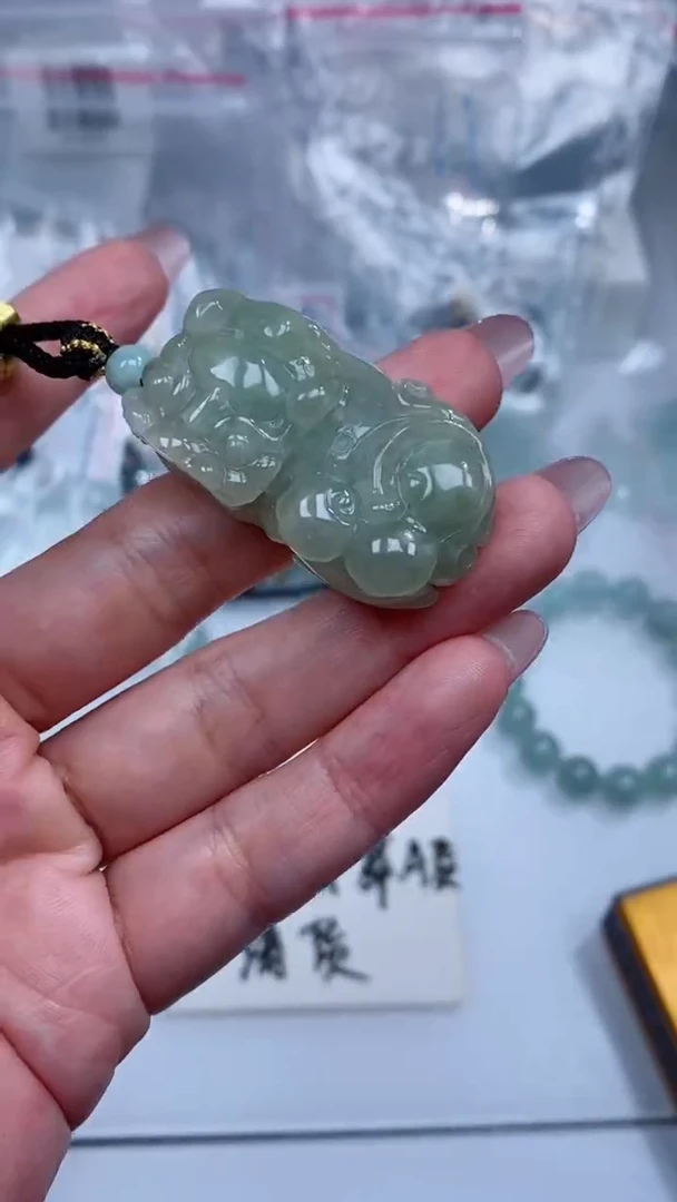 颈饰未镶嵌翡翠吊坠