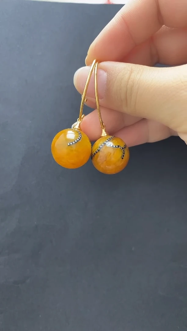 裸石琥珀未镶嵌耳坠