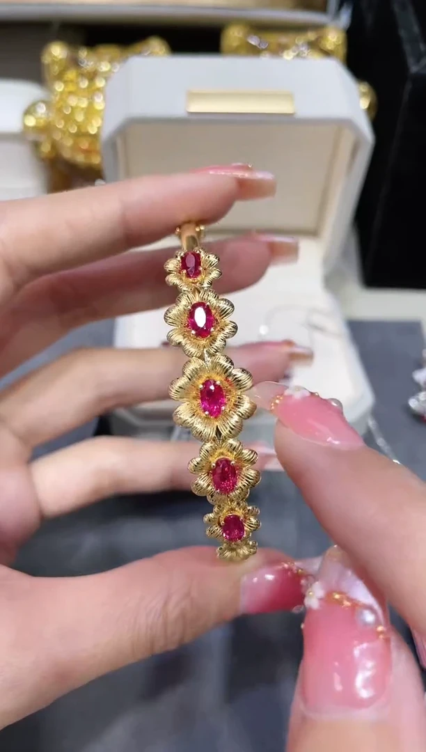 【闪购商品】红宝石手镯18K金镶嵌·