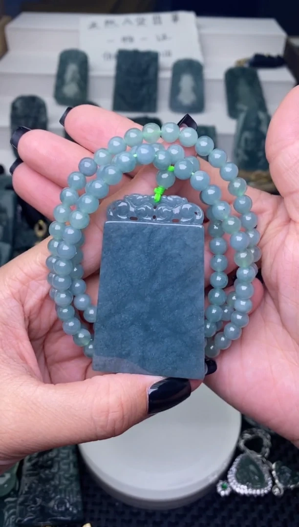 颈饰未镶嵌翡翠