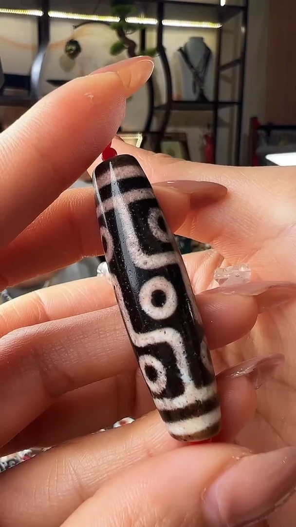 未镶嵌颈饰玛瑙/玉髓三*亮九眼