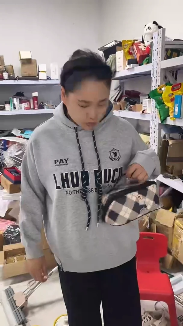 牦牛剖层皮革琪琪女包1号店超好看发图片款带帽卫衣